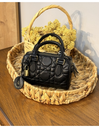 LEVİDOR Kilit Aksesuar Detaylı El Çantası...