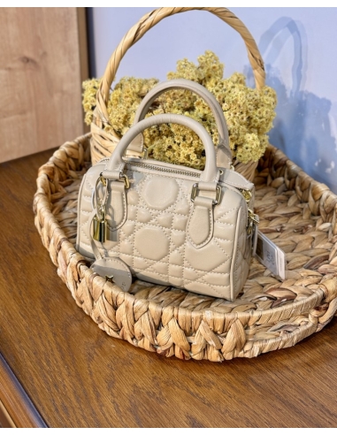 LEVİDOR Kilit Aksesuar Detaylı El Çantası...